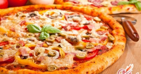 Итальянские мотивы: пицца с ветчиной и грибами