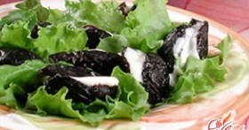 Салат с черносливом