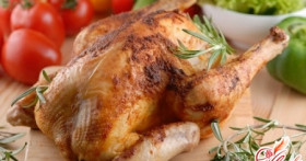 Традиционные рецепты курицы в духовке на бутылке