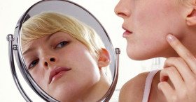 Как убрать следы после прыщей