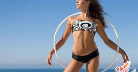 Упражнения для живота и талии с обручем