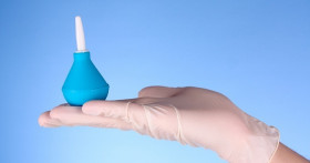 Как сделать клизму ребенку при запоре