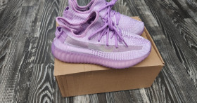Кроссовки “Изи Буст 350”: где купить выгодно?