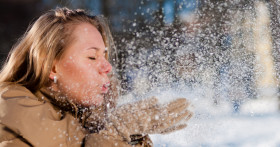 Как сделать искусственный снег своими руками