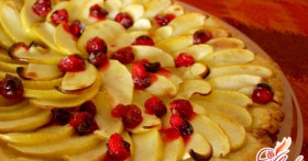 Ароматная выпечка – яблочный пирог с клюквой