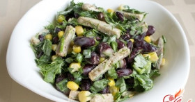 Салат с фасолью и кириешками – рецепт хрустящей закуски