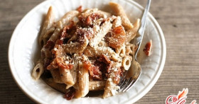 Паста с грибами и ветчиной в сливочном соусе – пальчики оближешь