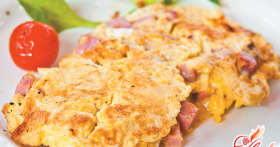 Привычное блюдо в новом ракурсе: омлет с ветчиной и сыром