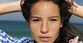 Как избавиться от веснушек? Дома или в салоне – выбирайте!