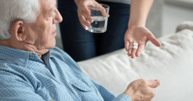 Действенное лечение запоров у пожилых людей