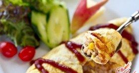 Японский рисовый омлет Омурайсу и его варианты