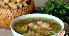 Классический рецепт: гороховый суп с копчеными ребрышками