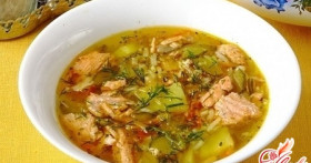 Рассольник с перловкой в традициях русской кухни