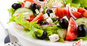 Современная кухня на дому: салат с оливками