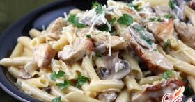Паста с курицей и грибами в сливочном соусе – секреты домашней кухни
