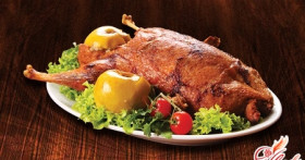 Фаршированная утка яблоками: основное блюдо праздничного стола