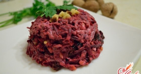 Салат из свеклы с черносливом: витаминная бомба