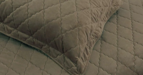 Велюр — лучшая ткань для покрывала