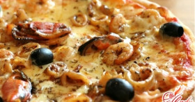 Морская пицца с креветками: экзотично и вкусно