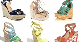 Босоножки открывают взору ножки