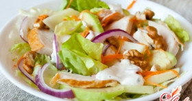 Нежный салат с копченой курицей