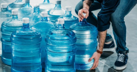 Бутыли с водой 19 л: как выбрать?