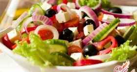 Греческий салат с брынзой – наш вариант заморского рецепта