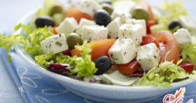 Салат с сыром Фета – свежо, пикантно, сладко