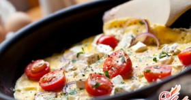 Омлет с помидорами: легкий и полезный ужин