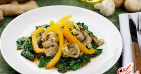 Салат с жареными шампиньонами для любителей вкусной и полезной пищи