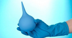 Эффективное применение клизмы при запоре