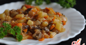 Тушеные баклажаны с картошкой. По-деревенски, по-гречески, по-китайски