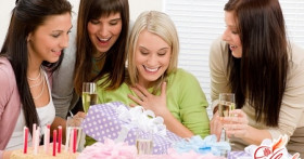 Выбираем лучший подарок подруге на день рождения!