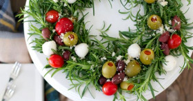 Какие салаты поставить на новогодний стол в 2019 году