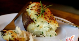 Простой и вкусный ужин: картофель, запеченный с сыром