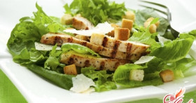 Салат с курицей и сельдереем: вкусно и полезно