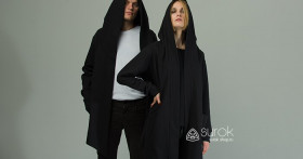 Черная мантия с капюшоном – новая тенденция уличного стиля