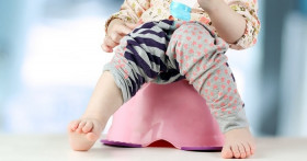 Как можно помочь ребенку при запоре