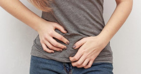 Каковы причины запоров у женщин