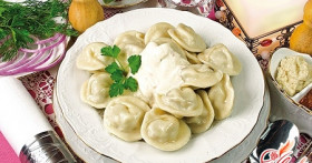 Учимся лепить домашние пельмени