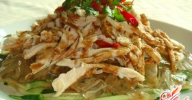 Салат с курицей и огурцом: раз салатик, два салатик…