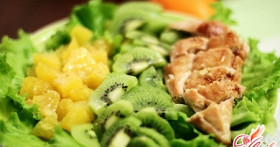 Салат с киви и курицей – попробуй нежность на вкус!