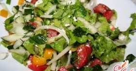 Витаминный салат из зеленого лука