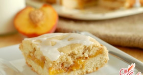 Выпечка с начинкой из яблок и персиков