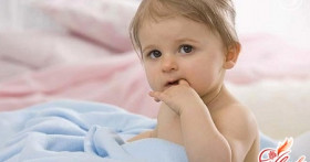 Как отучить ребенка сосать палец?