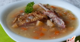 Сытный обед: гороховый суп со свининой
