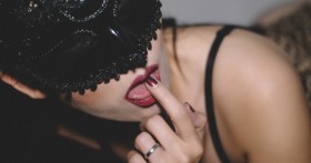 Как удивить мужчину в постели и вернуть страсть в отношения