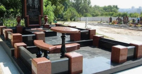 Мемориальный комплекс или обычный памятник: что выбрать для увековечения памяти?