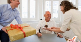 Краткий ликбез что подарить директору мужчине на день рождения