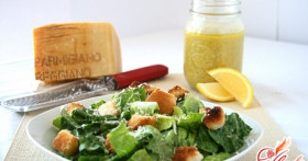 Рецепт салата “Цезарь” и классического соуса к нему